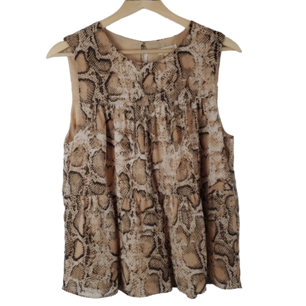 Gilli Shirt Medium Sleeveless Tiered Blouse Brown Tan Snakeprint Keyhole back‎